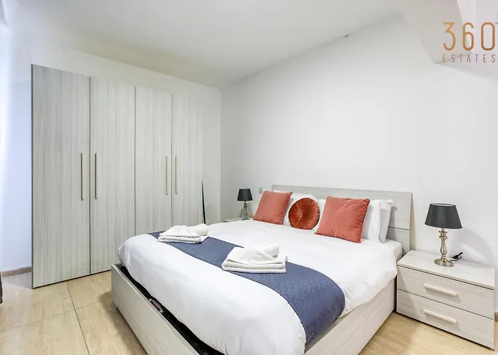 Charming 1Br Apt With Amazing Sea Views Just Steps Away By 360 Estates