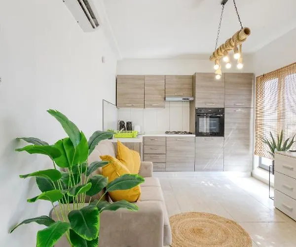 Charming 1Br Apt With Amazing Sea Views Just Steps Away By 360 Estates