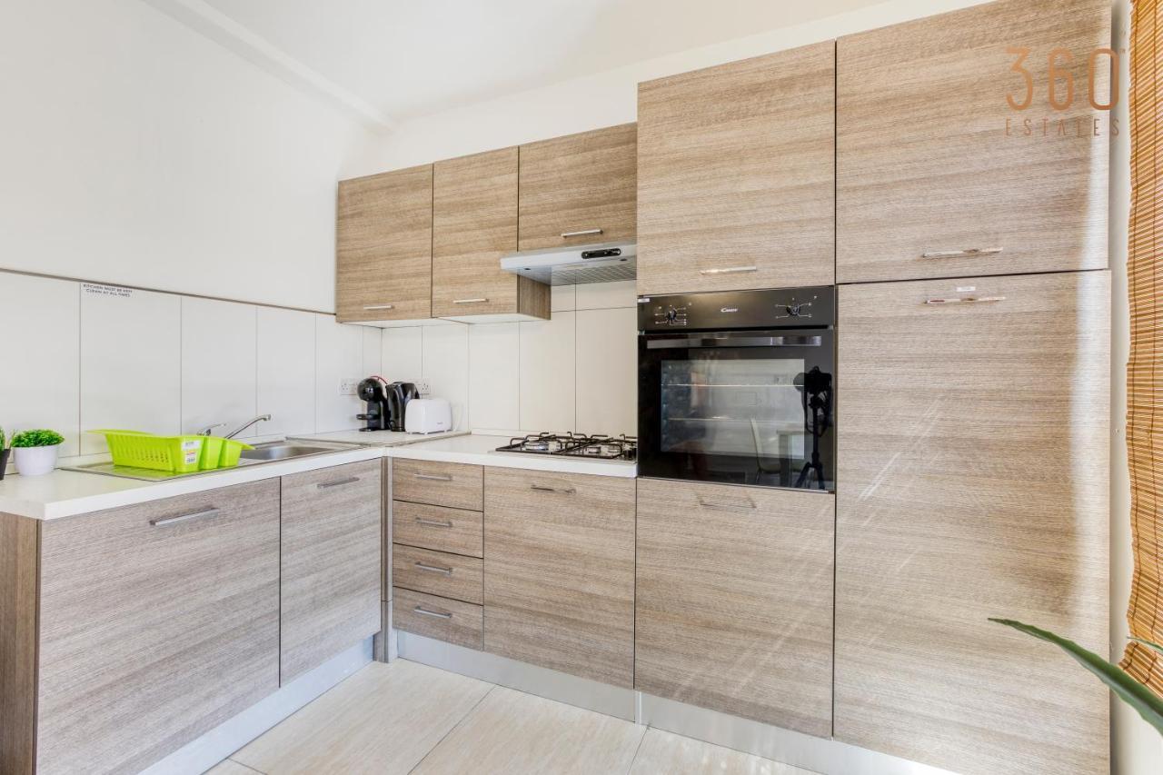 Charming 1br With Amazing Sea Views Just Steps Away By 360 Estates *