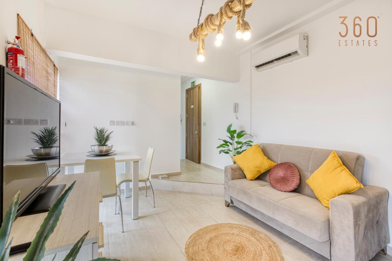 Apartment Charming 1br With Amazing Sea Views Just Steps Away By 360 Estates San Ġiljan